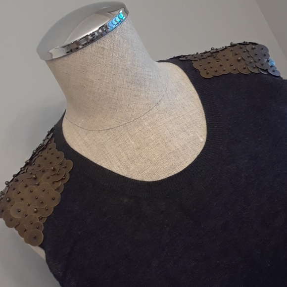 Banana Republic Heritage sleeveless top. - Picture 3 of 6